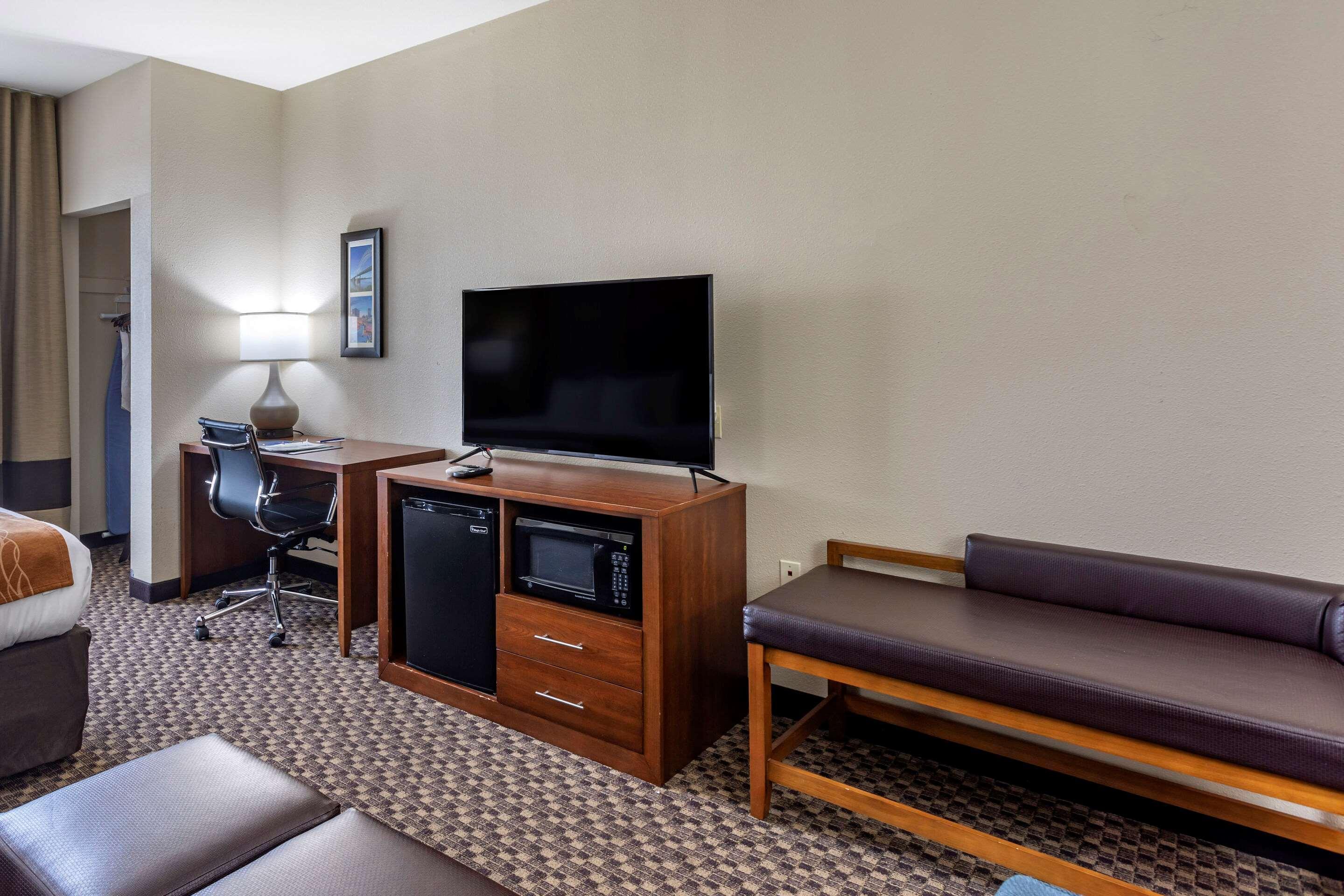 Comfort Inn & Suites Atoka-Millington Exterior photo